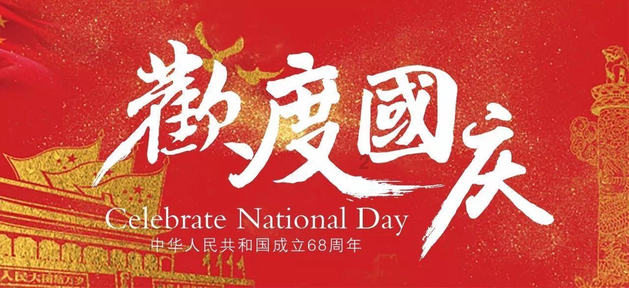 主人躺在被窝看恐怖片,总感觉周围有双眼睛盯着自己,一伸出头~